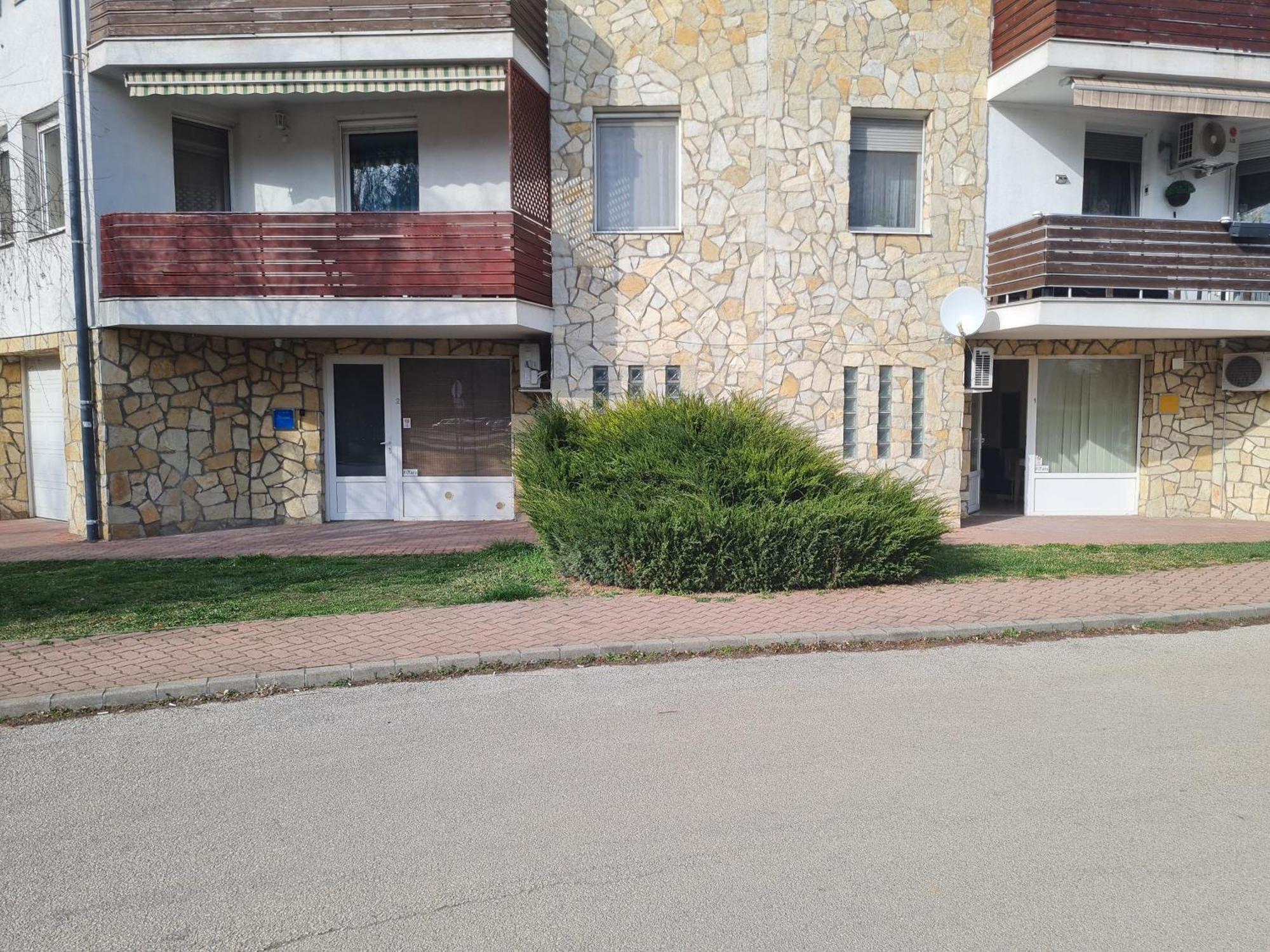 Csever Apartman 塔塔 外观 照片