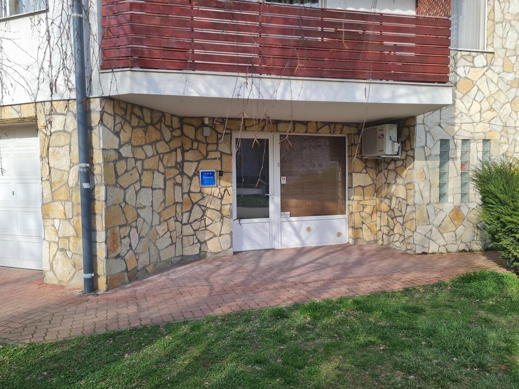 Csever Apartman 塔塔 外观 照片